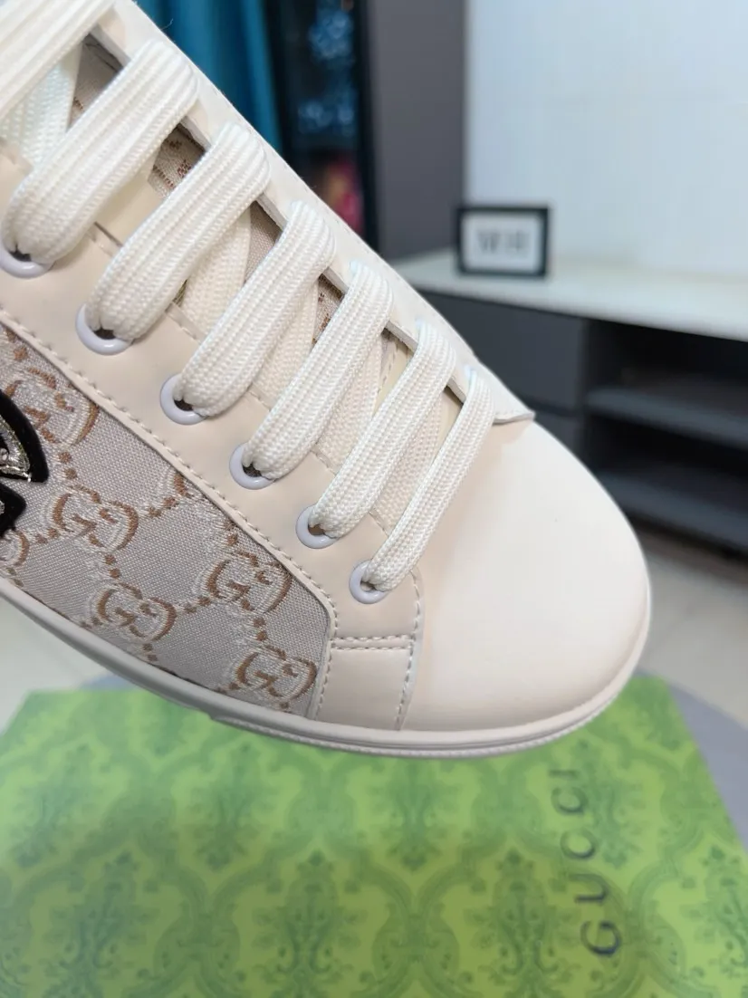 Men's men's shoes 💰400🌹🌹Gucci [Gucci] new model is on the market, the picture above is a must-sell. Top luxury brand, the latest fashionable casual men's shoes, trendy and versatile style, relaxed and sporty style, upper imported from Italy crocodile pattern cowhide ➕ genuine leather lining and ultra-fine workmanship. Original personalized and fashionable semi-air cushion raised outsole, light and comfortable on the foot, size 38-44